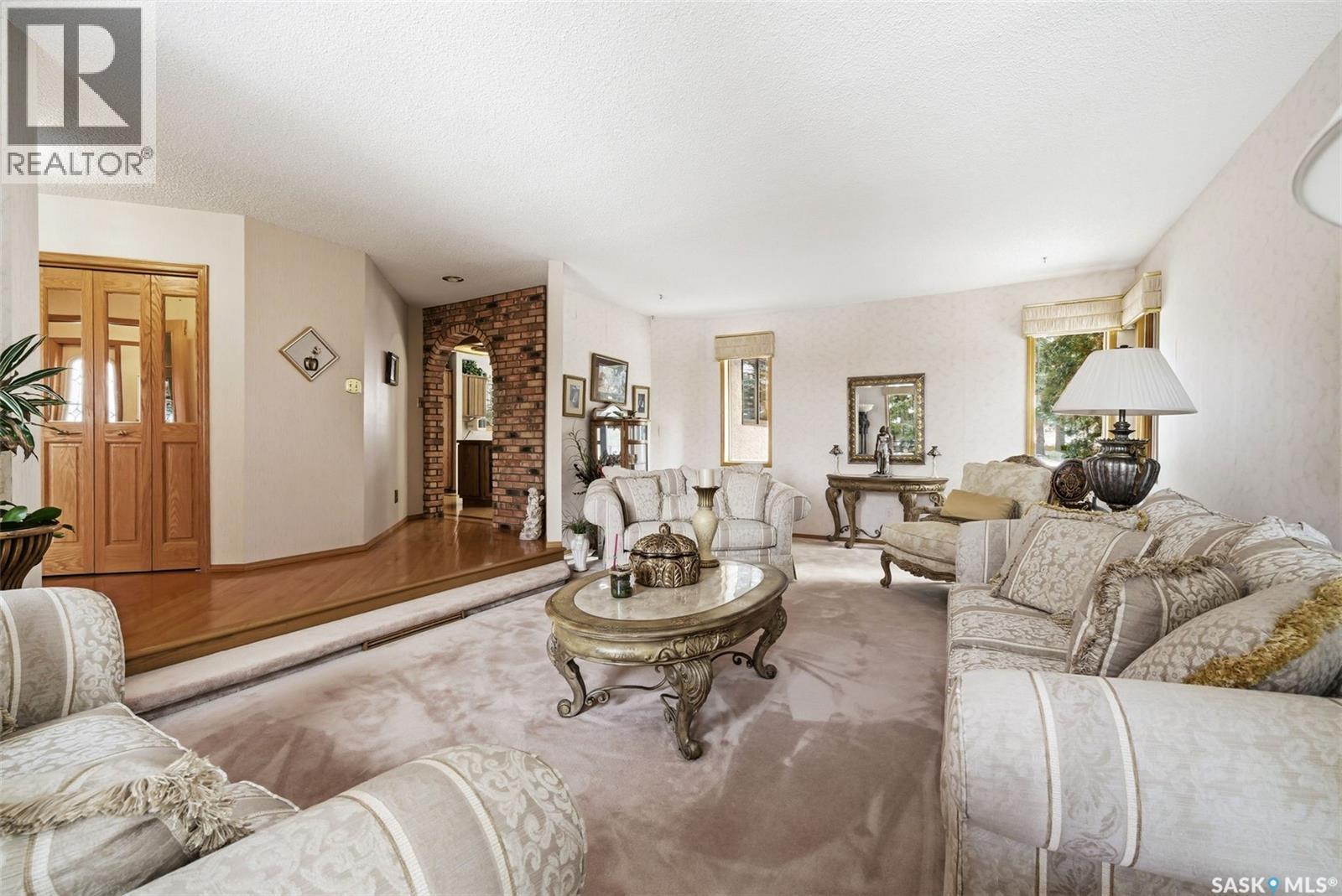 250 Prospect Crescent, Lumsden, SK - Indoor Photo Showing Living Room