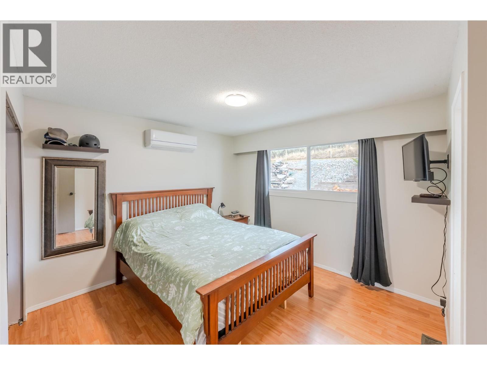 1418 Fairview Road, Oliver, BC - Indoor Photo Showing Bedroom