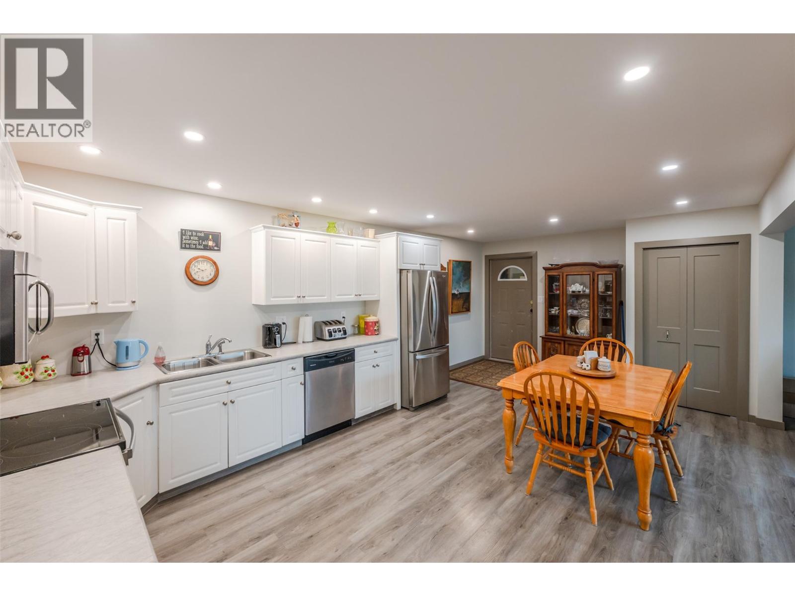 1418 Fairview Road, Oliver, BC - Indoor Photo Showing Kitchen With Double Sink