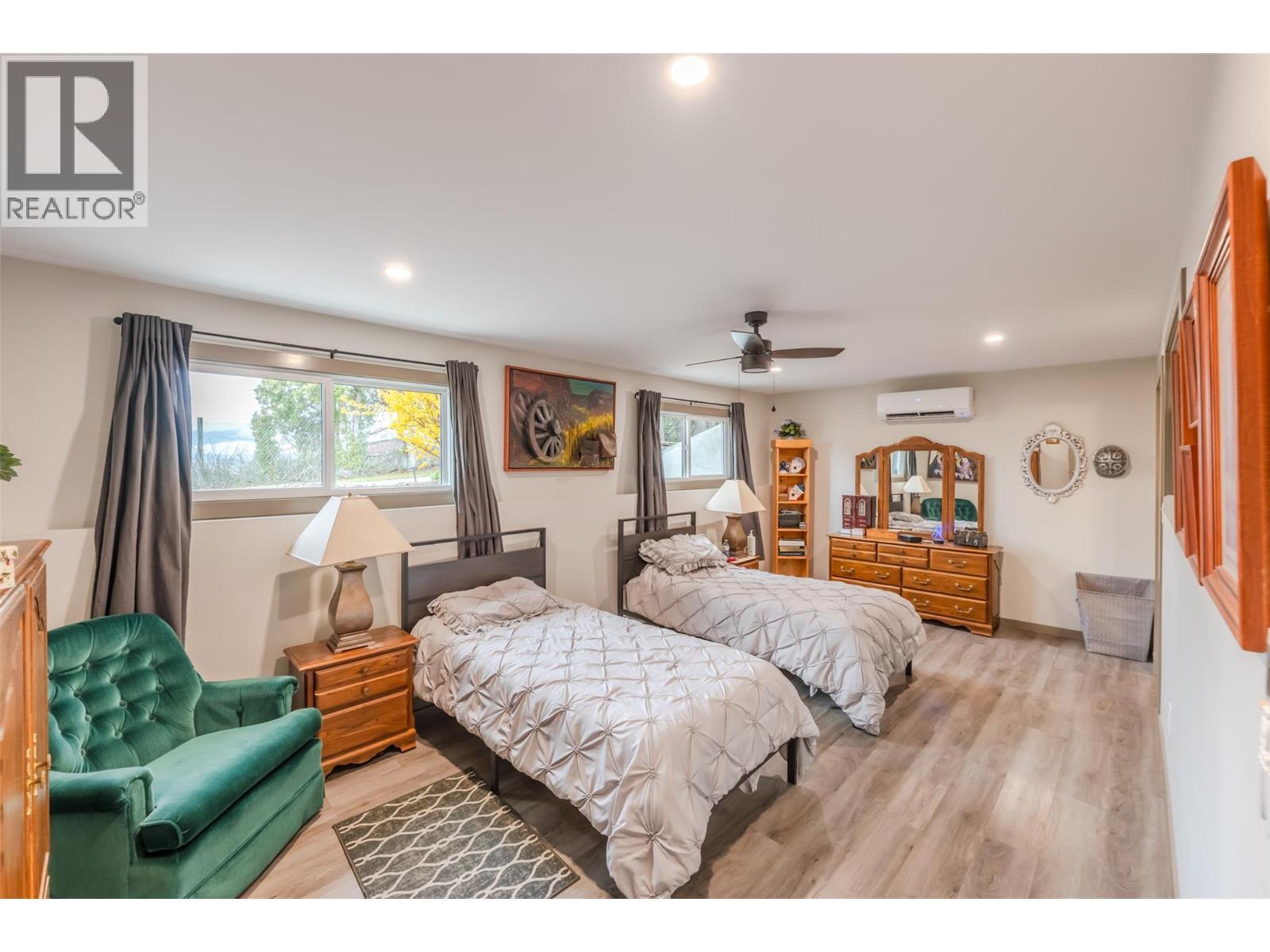 1418 Fairview Road, Oliver, BC - Indoor Photo Showing Bedroom