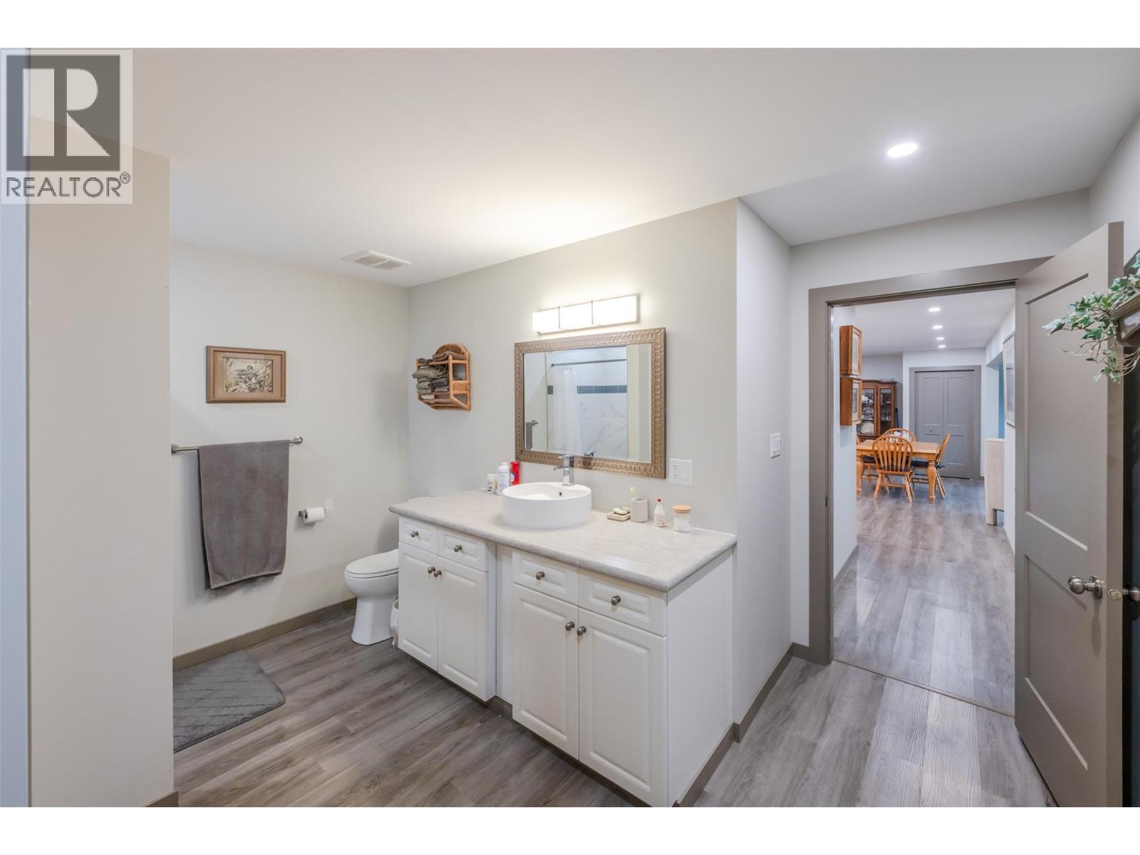 1418 Fairview Road, Oliver, BC - Indoor Photo Showing Bathroom