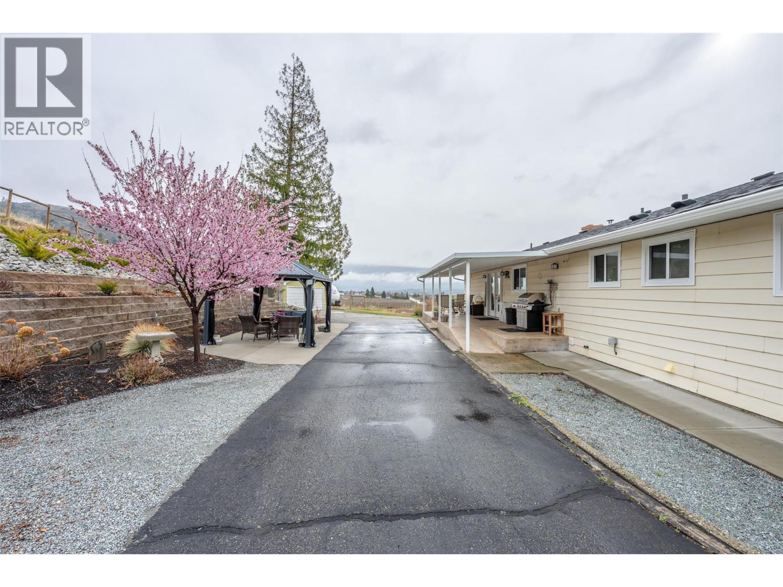 1418 Fairview Road, Oliver, BC - Outdoor