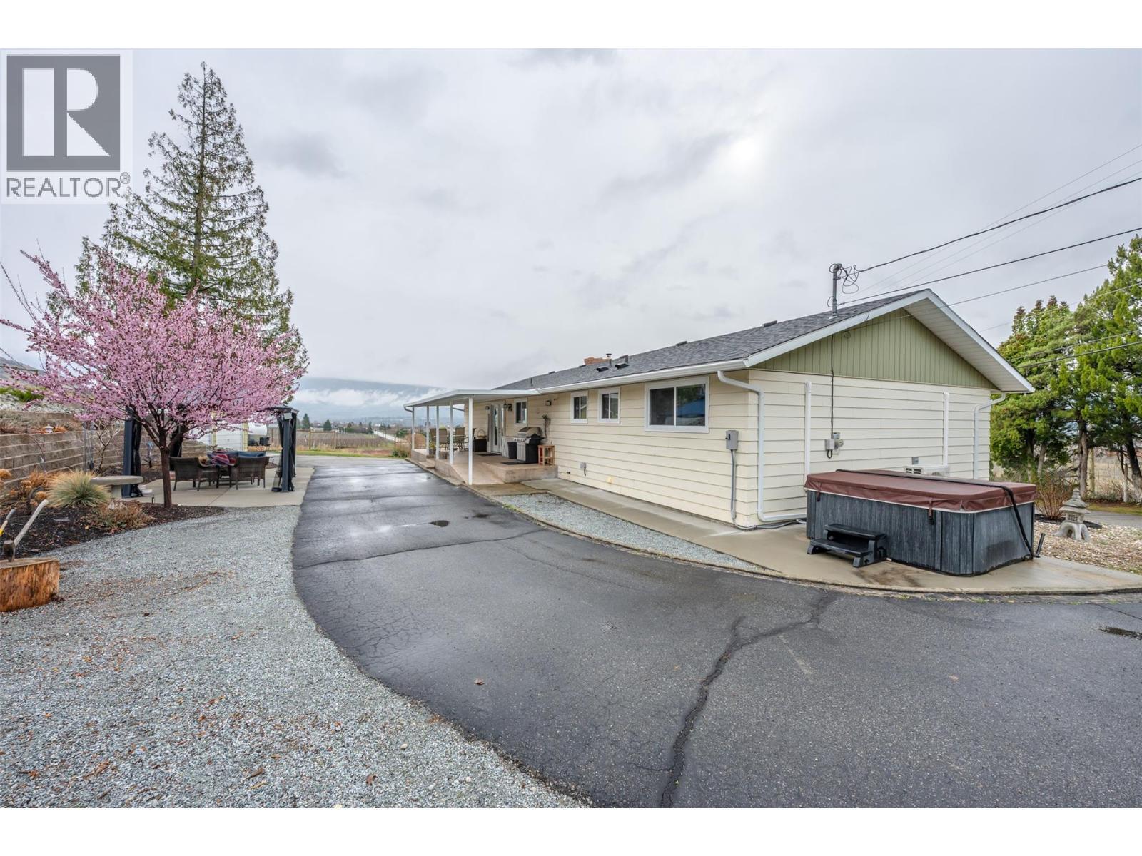 1418 Fairview Road, Oliver, BC - Outdoor