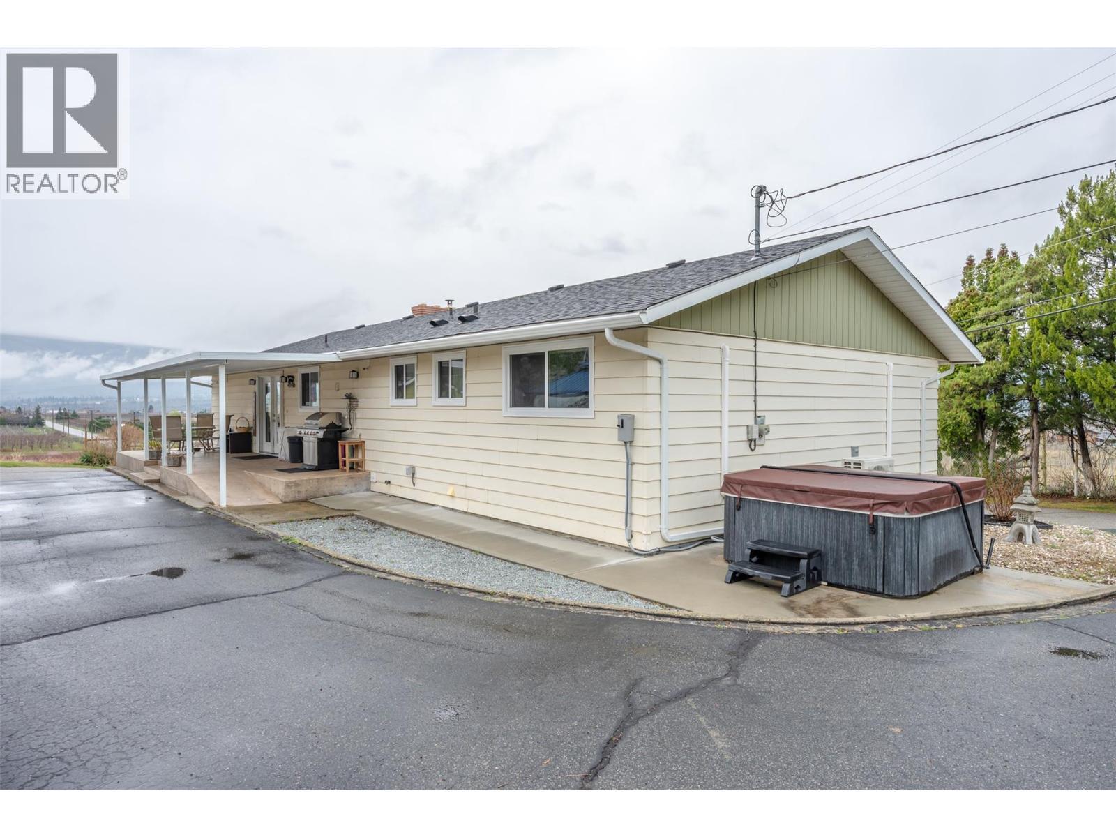 1418 Fairview Road, Oliver, BC - Outdoor With Exterior