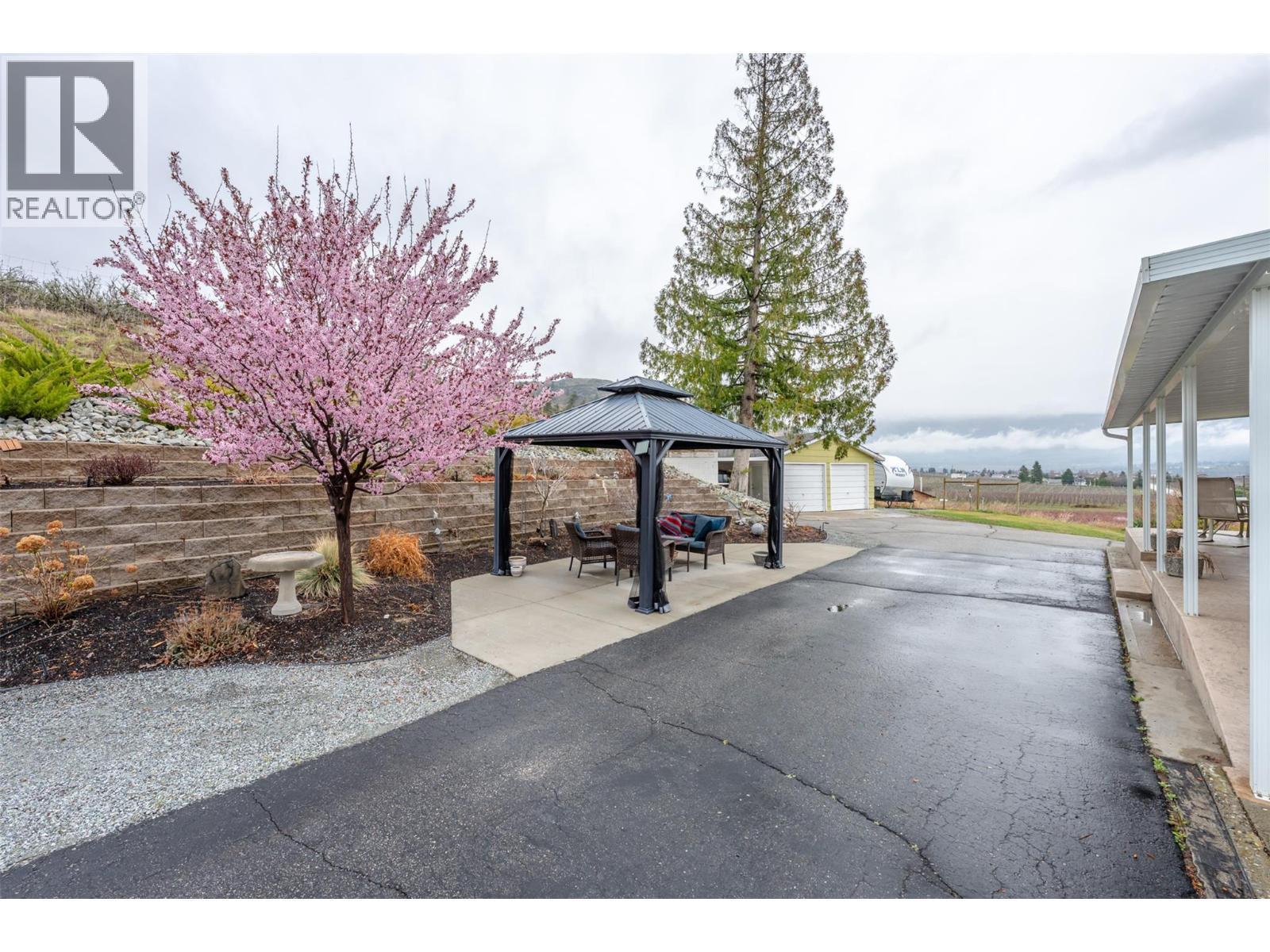 1418 Fairview Road, Oliver, BC - Outdoor