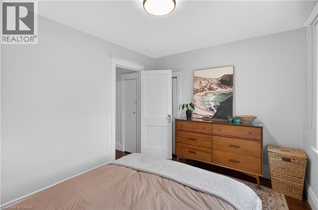 Bedroom featuring baseboards - 248 London Street S, Hamilton, ON - Indoor Photo Showing Bedroom