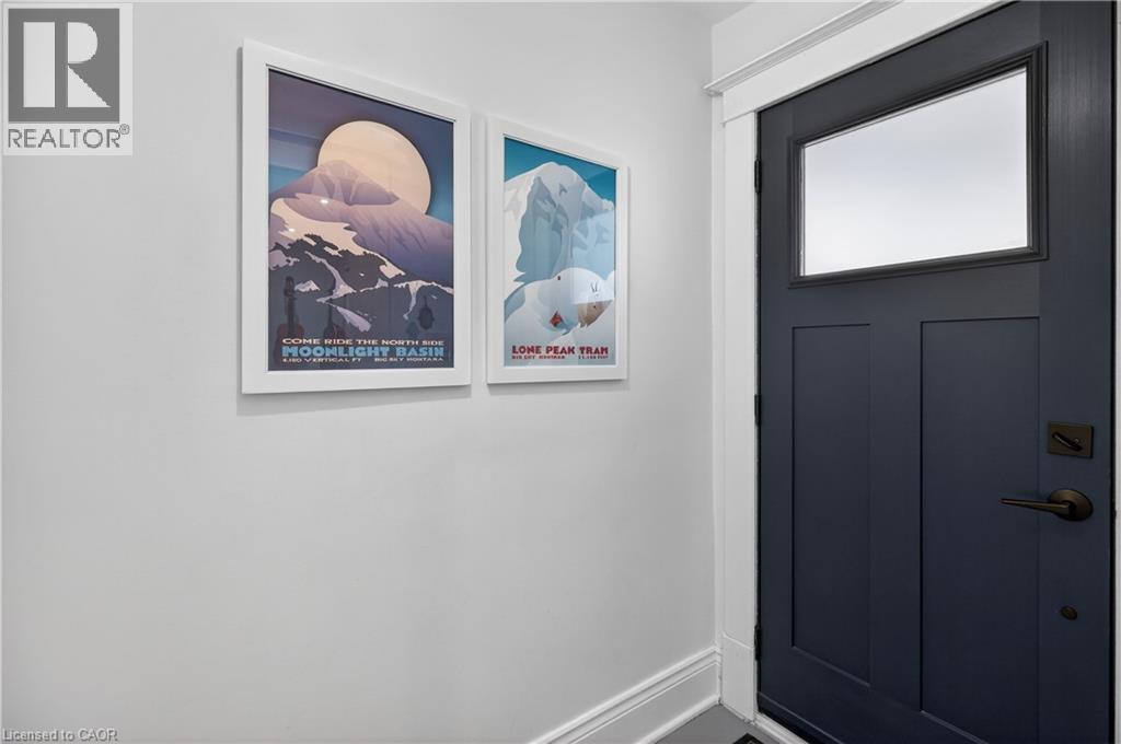 Entrance foyer featuring baseboards - 248 London Street S, Hamilton, ON - Indoor Photo Showing Other Room