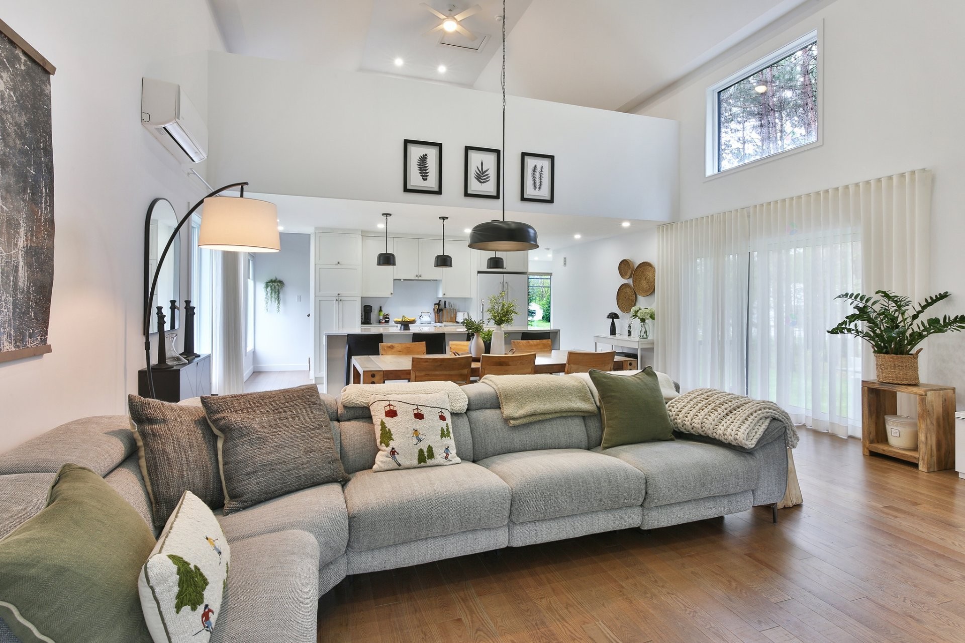 Vue d'ensemble - 1202 Rue Shefford, Bromont, QC - Indoor Photo Showing Living Room