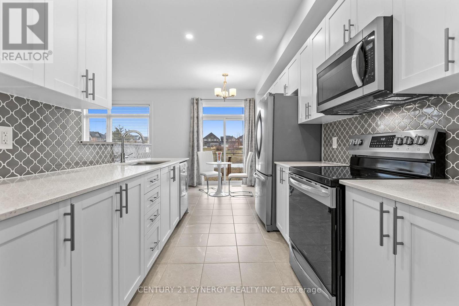 463 Fernside Street, Ottawa, ON - Indoor Photo Showing Kitchen With Upgraded Kitchen