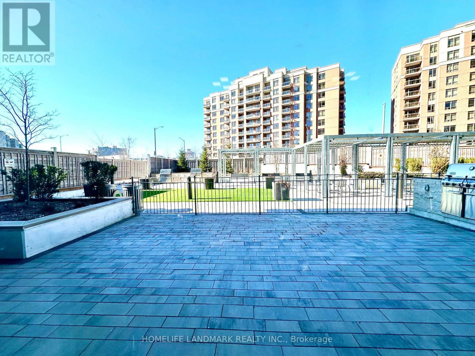 813 - 85 Oneida Crescent, Richmond Hill, ON - Outdoor