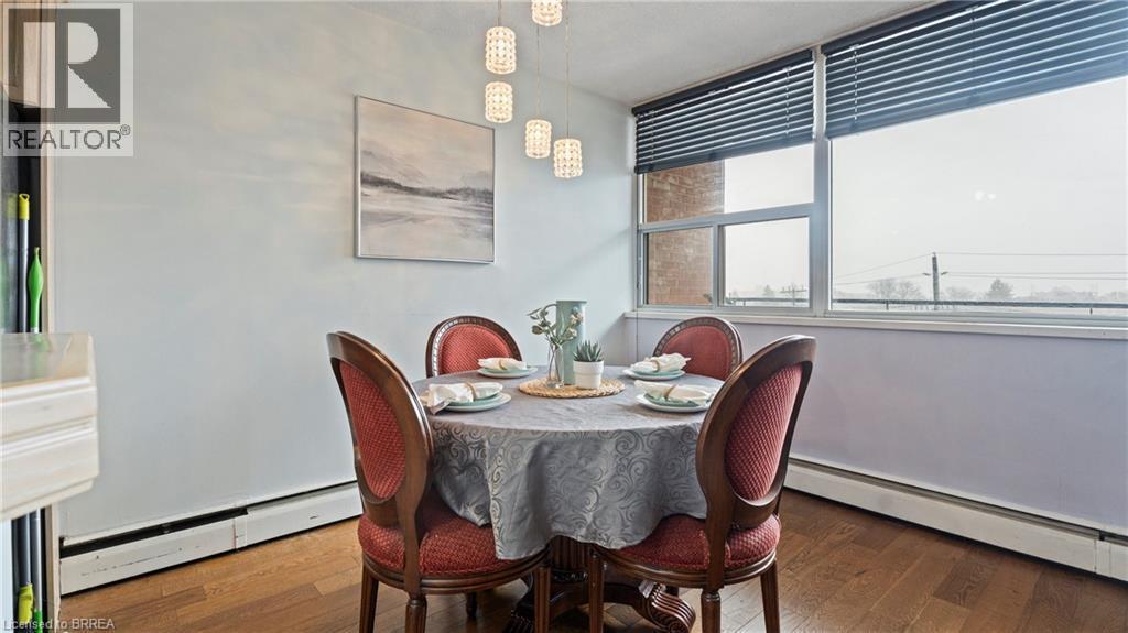 293 Mohawk Road E Unit# 501, Hamilton, ON - Indoor Photo Showing Dining Room