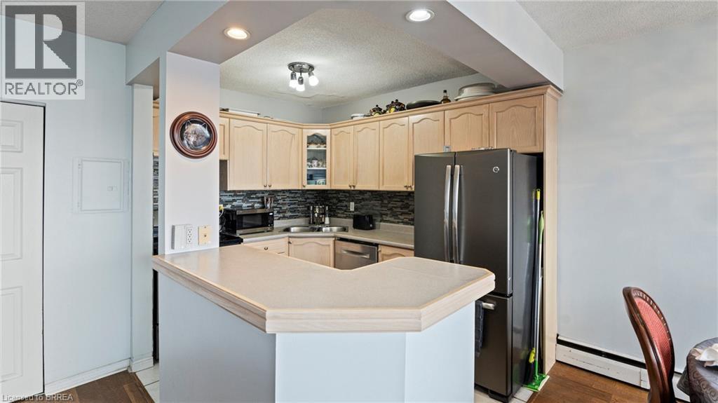 293 Mohawk Road E Unit# 501, Hamilton, ON - Indoor Photo Showing Kitchen
