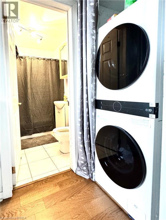 293 Mohawk Road E Unit# 501, Hamilton, ON - Indoor Photo Showing Laundry Room