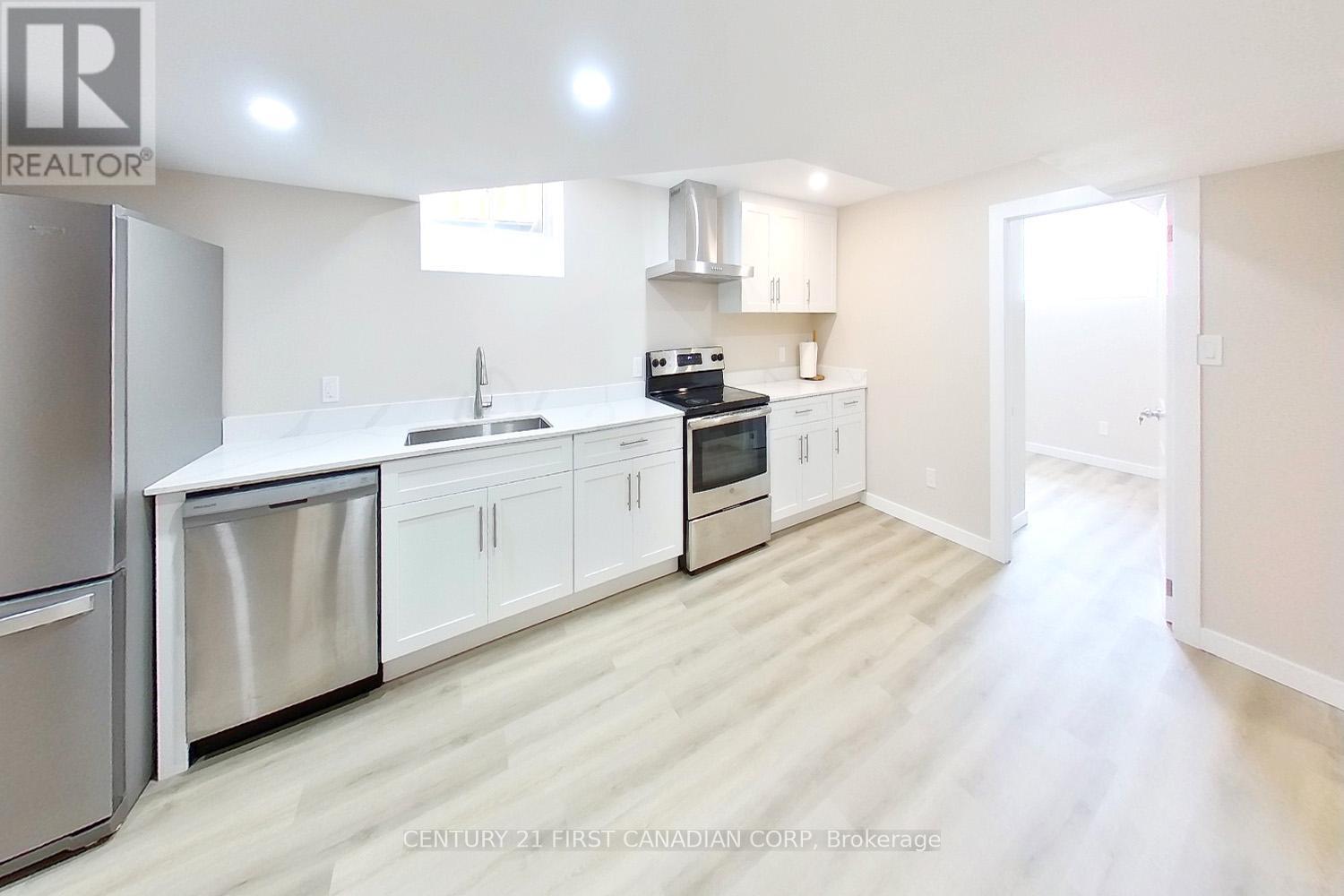Lower Unit - 910 Reeves Avenue, London North (North I), ON - Indoor Photo Showing Kitchen