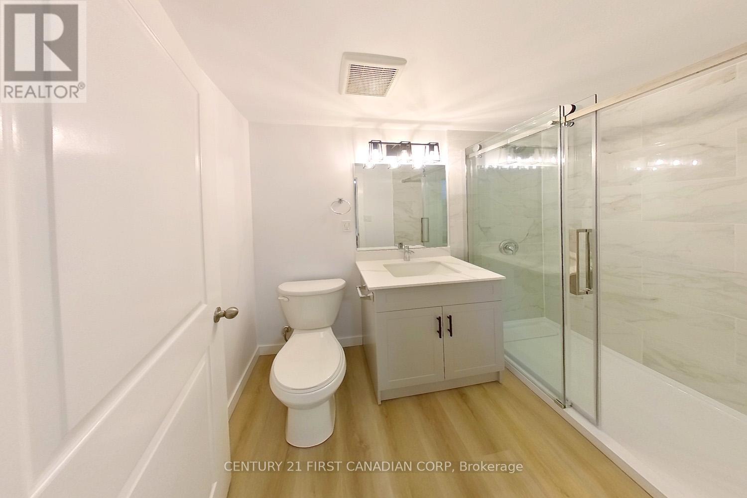 Lower Unit - 910 Reeves Avenue, London North (North I), ON - Indoor Photo Showing Bathroom