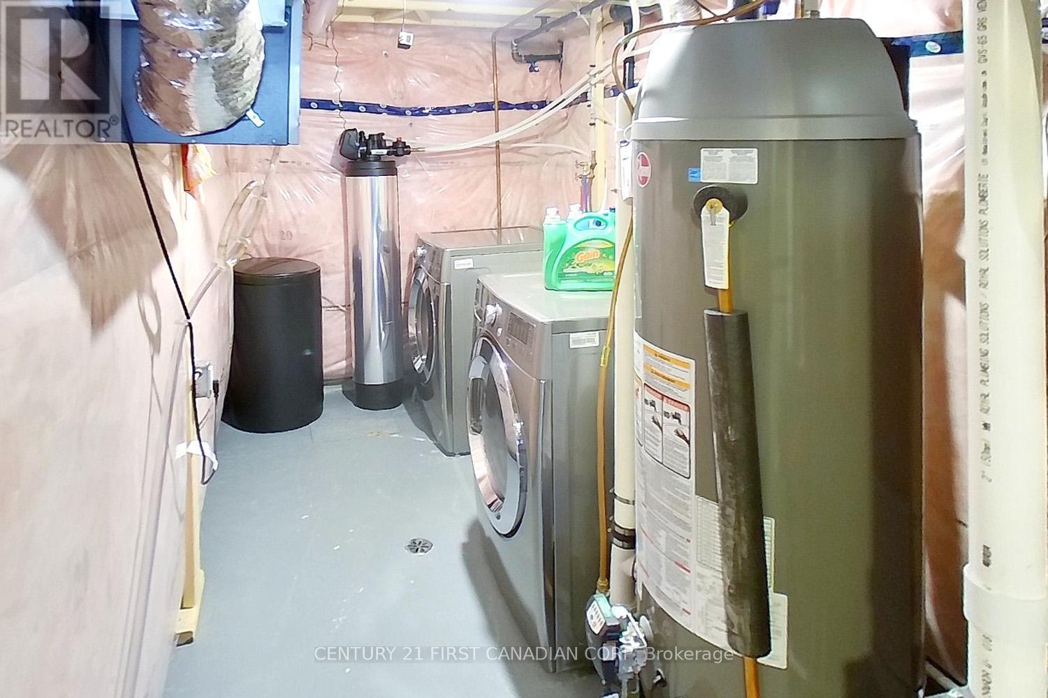 Lower Unit - 910 Reeves Avenue, London North (North I), ON - Indoor Photo Showing Laundry Room