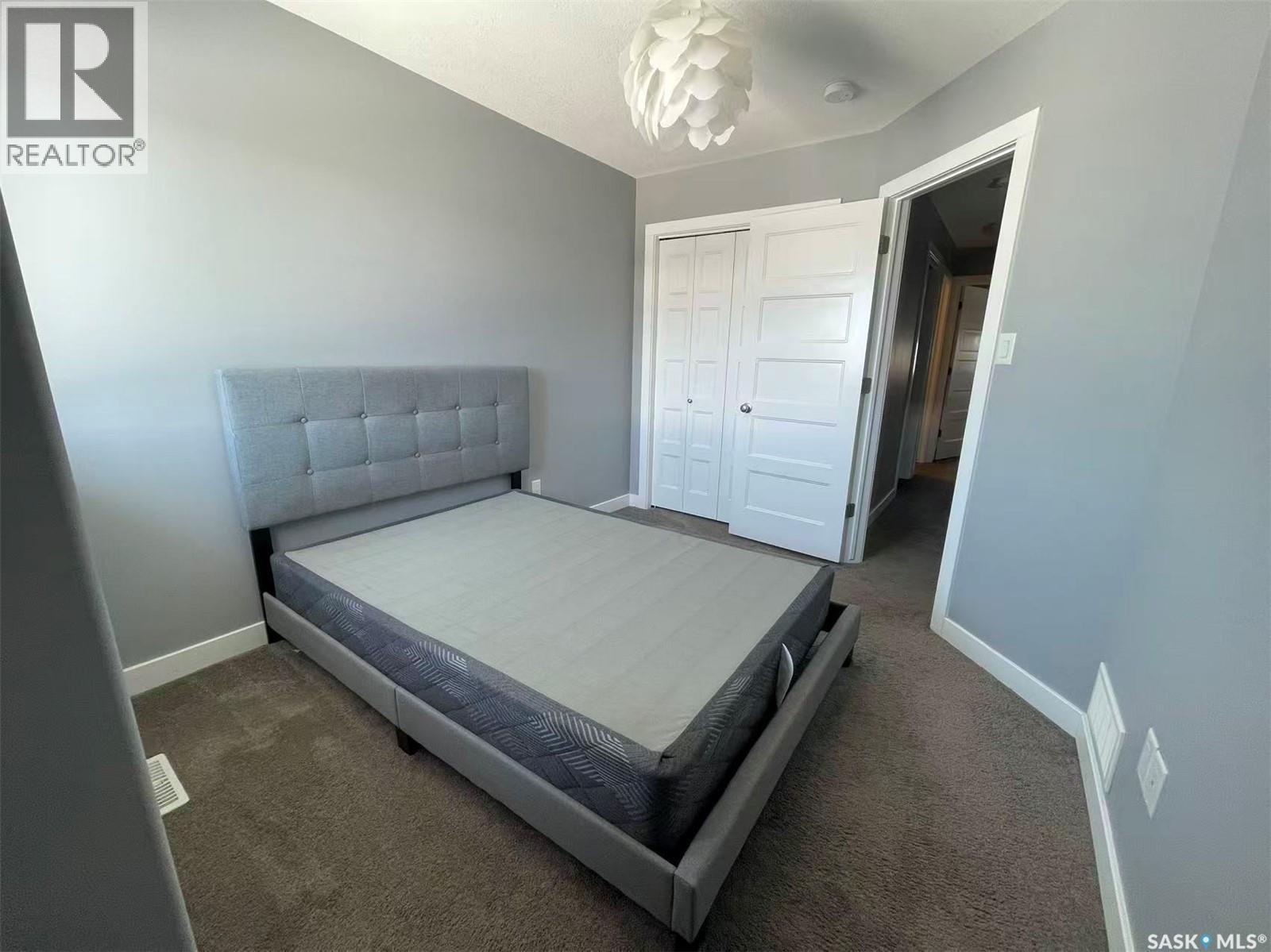 2 5301 Beacon Drive, Regina, SK - Indoor Photo Showing Bedroom