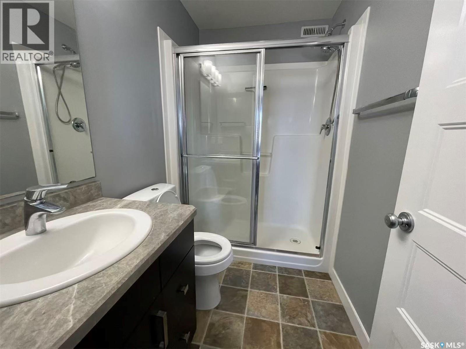 2 5301 Beacon Drive, Regina, SK - Indoor Photo Showing Bathroom