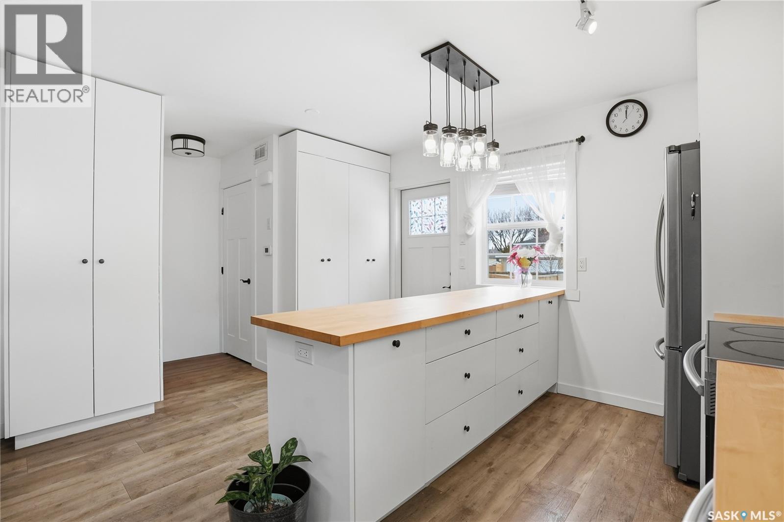 929 K Avenue N, Saskatoon, SK - Indoor