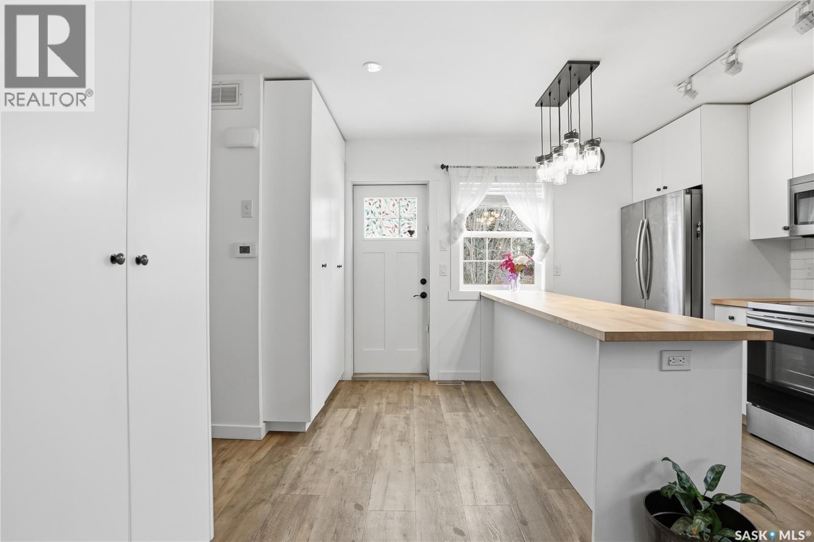 929 K Avenue N, Saskatoon, SK - Indoor Photo Showing Kitchen