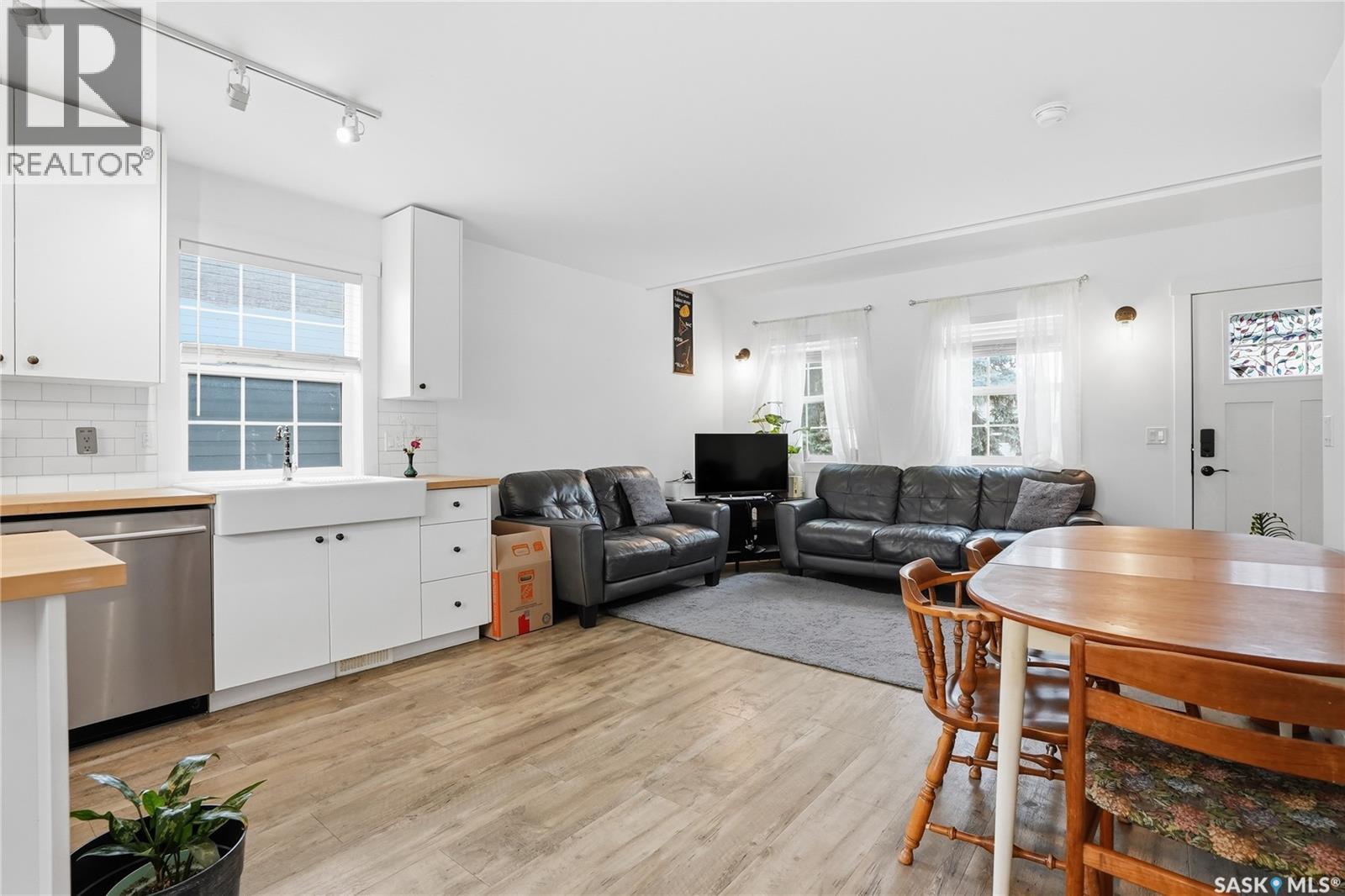 929 K Avenue N, Saskatoon, SK - Indoor