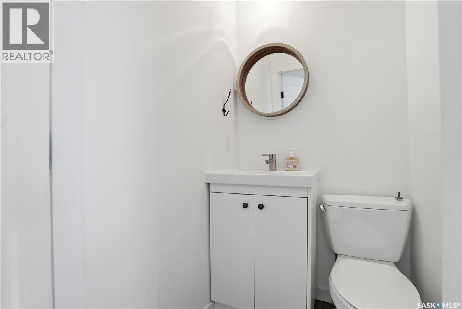 929 K Avenue N, Saskatoon, SK - Indoor Photo Showing Bathroom
