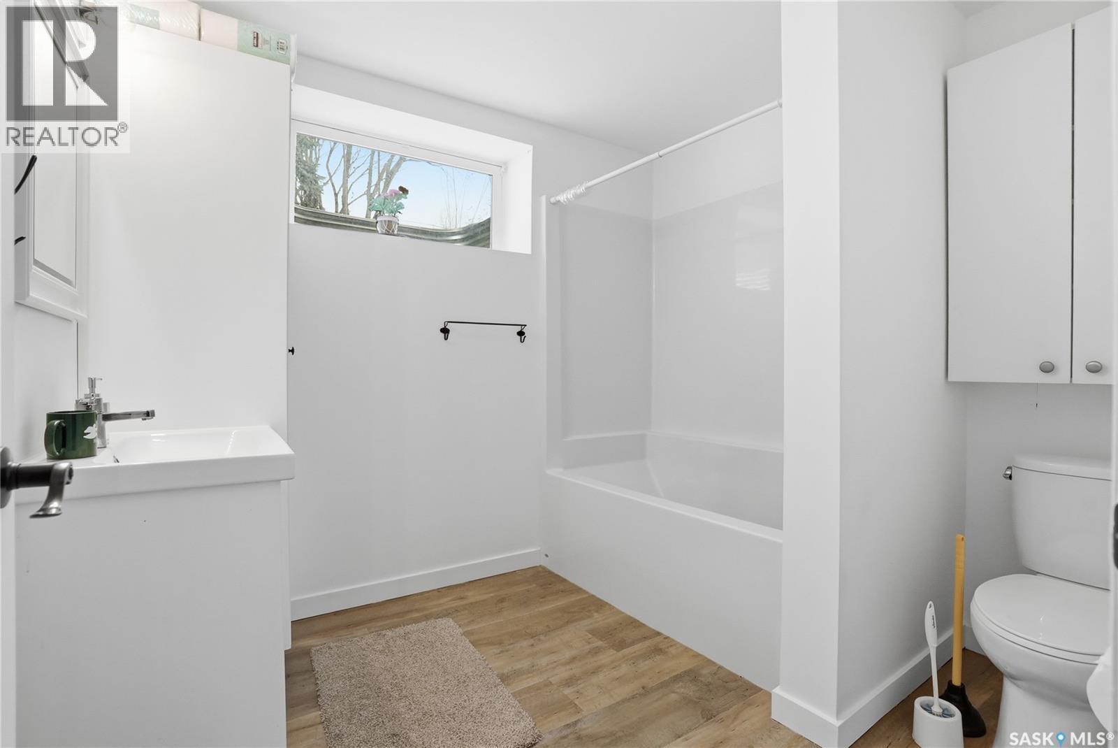 929 K Avenue N, Saskatoon, SK - Indoor Photo Showing Bathroom