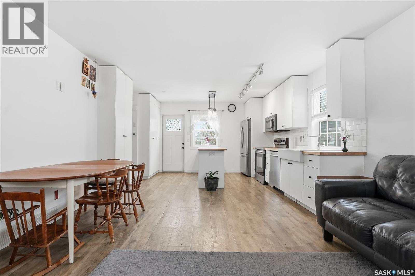 929 K Avenue N, Saskatoon, SK - Indoor