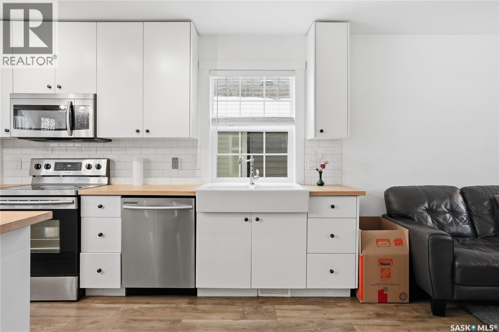 929 K Avenue N, Saskatoon, SK - Indoor Photo Showing Kitchen
