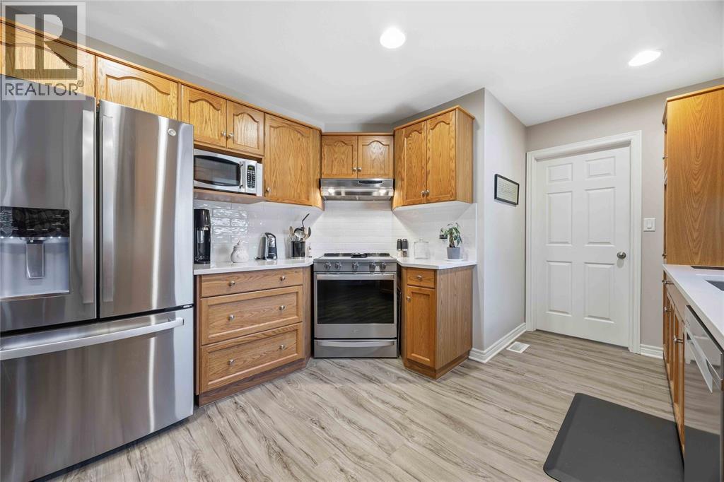 5700 Blackwell Sideroad Unit# 13, Sarnia, ON - Indoor Photo Showing Kitchen