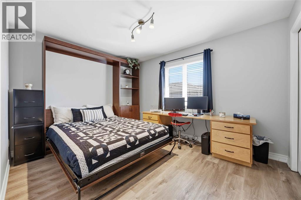 5700 Blackwell Sideroad Unit# 13, Sarnia, ON - Indoor Photo Showing Bedroom