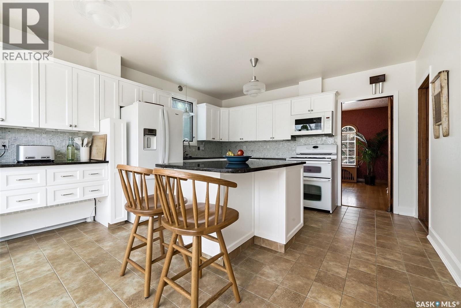 3003 Hill Avenue, Regina, SK - Indoor Photo Showing Kitchen