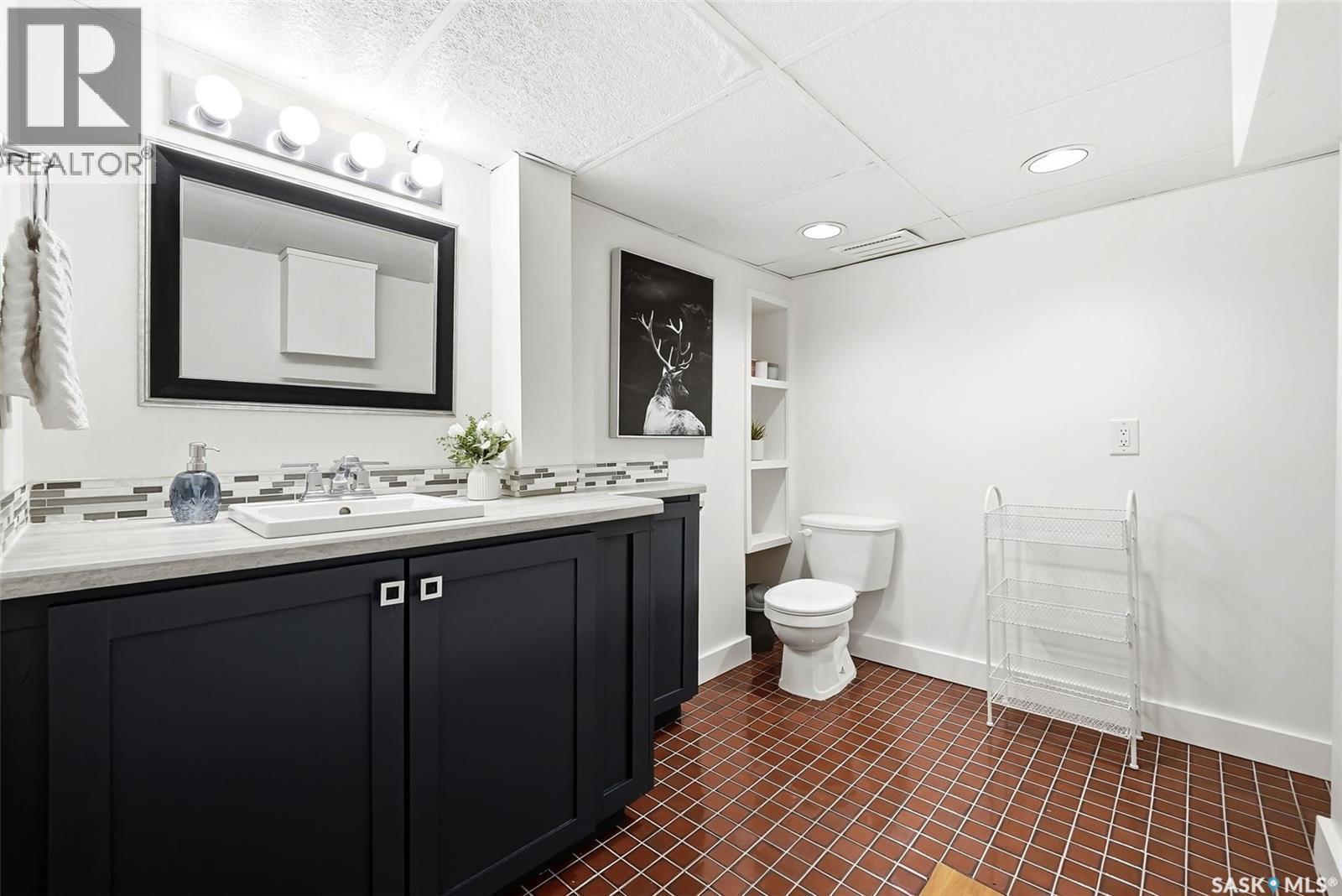 3003 Hill Avenue, Regina, SK - Indoor Photo Showing Bathroom