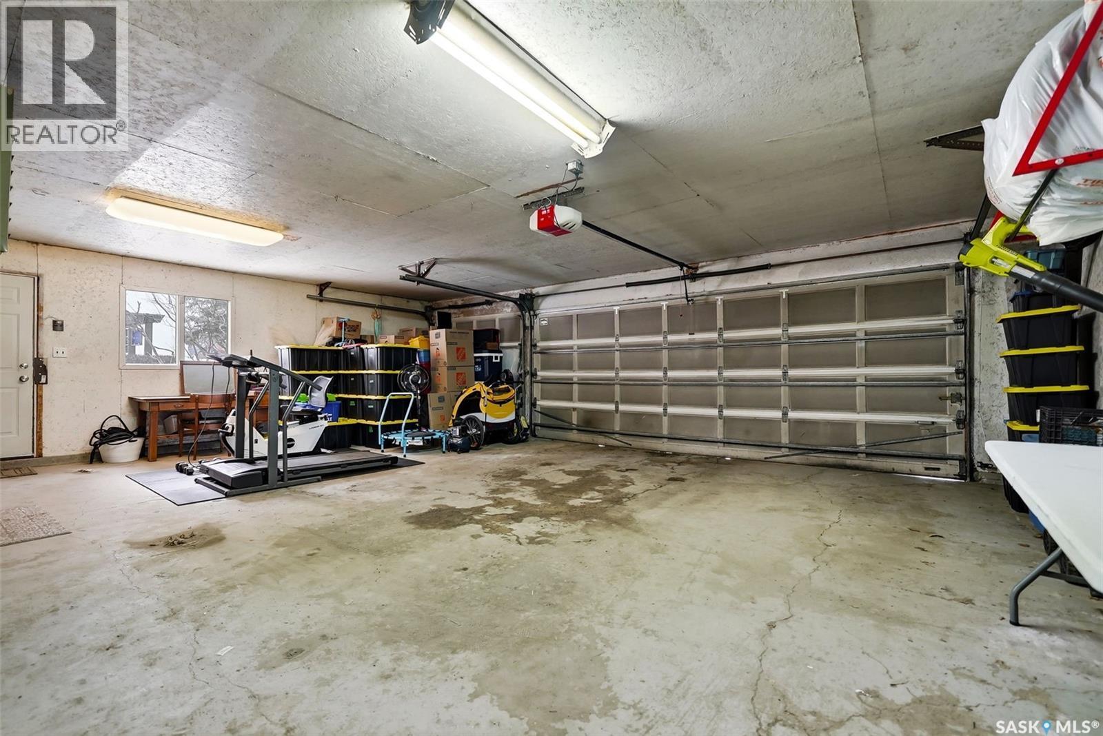 3003 Hill Avenue, Regina, SK - Indoor Photo Showing Garage