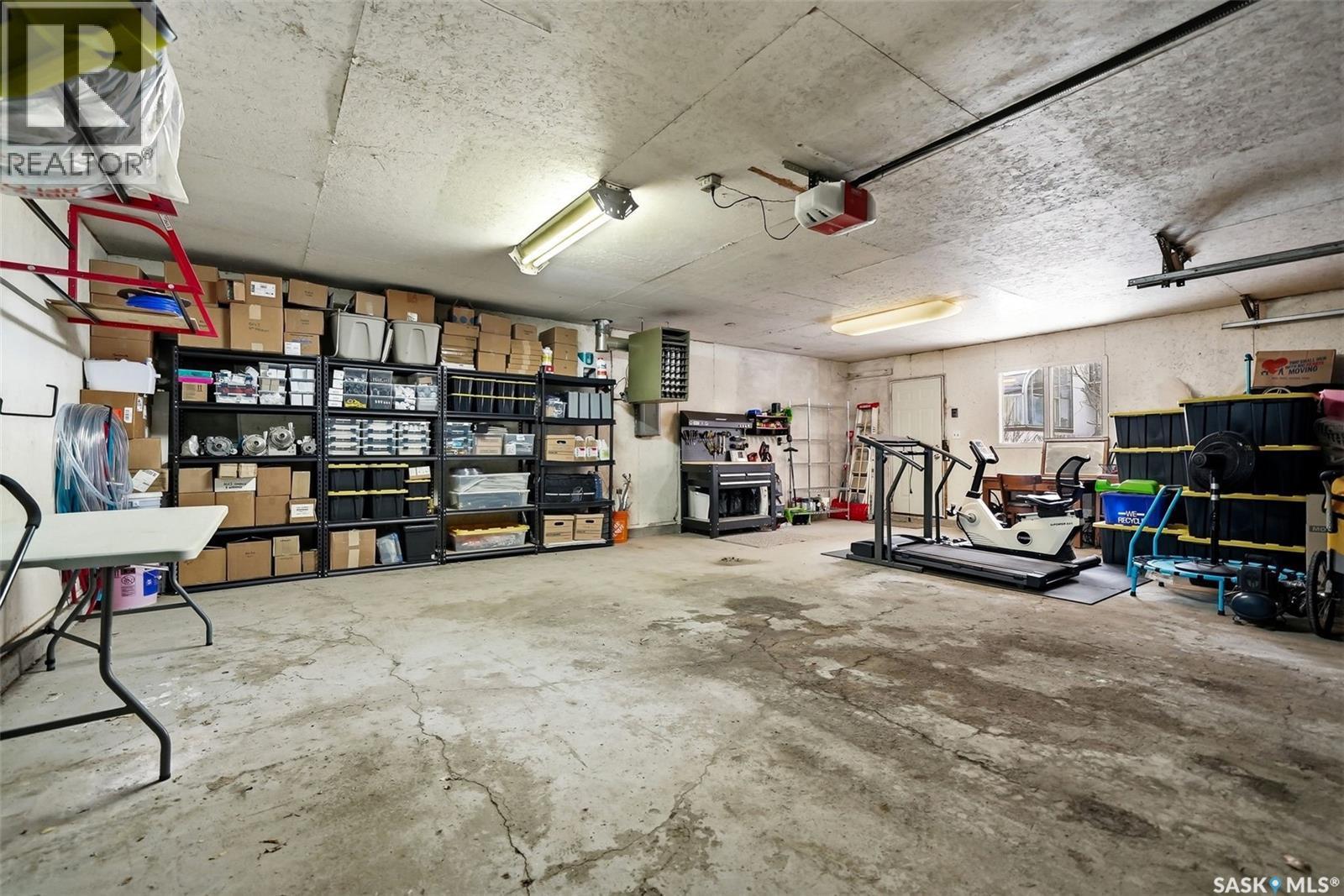 3003 Hill Avenue, Regina, SK - Indoor Photo Showing Garage