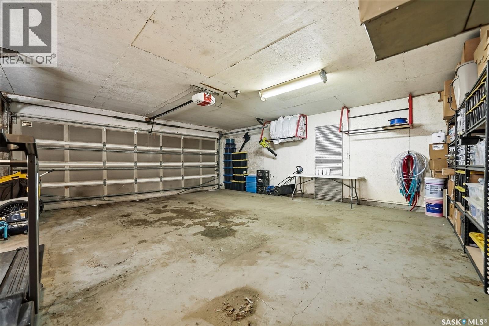 3003 Hill Avenue, Regina, SK - Indoor Photo Showing Garage