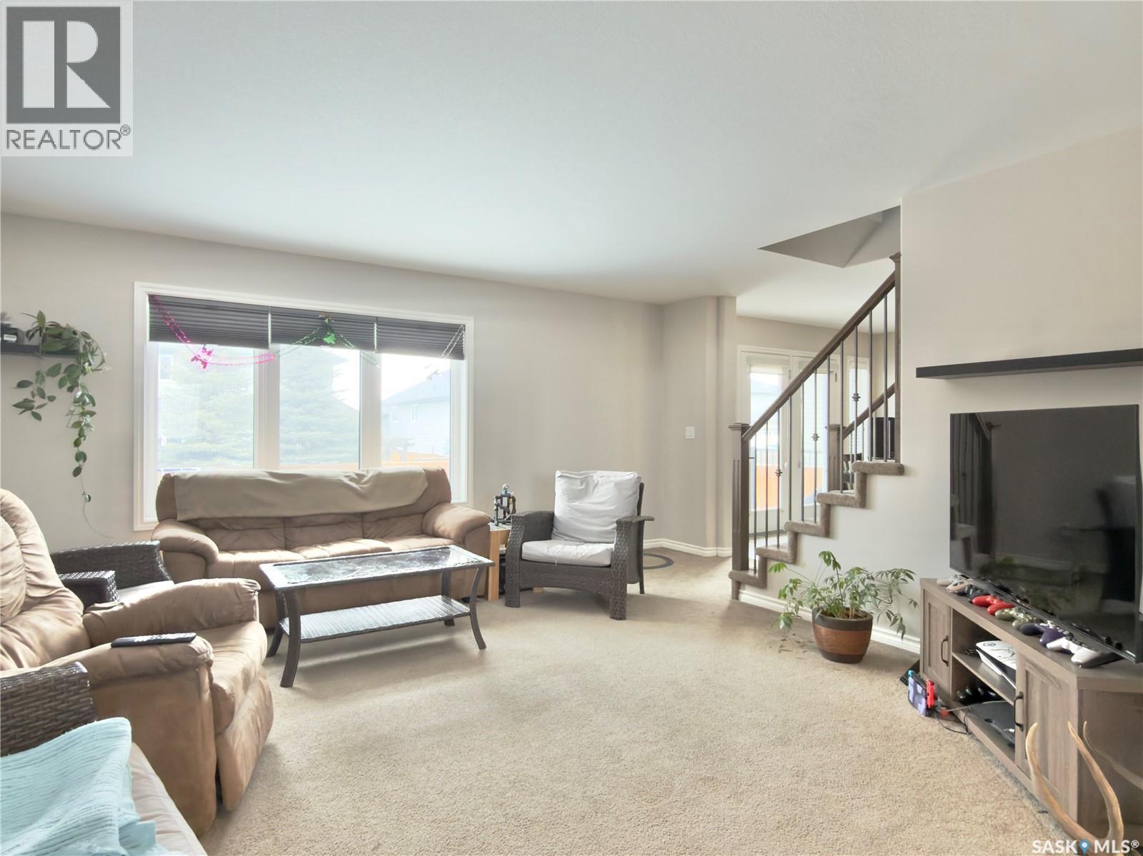 831 Korol Way, Saskatoon, SK - Indoor Photo Showing Living Room