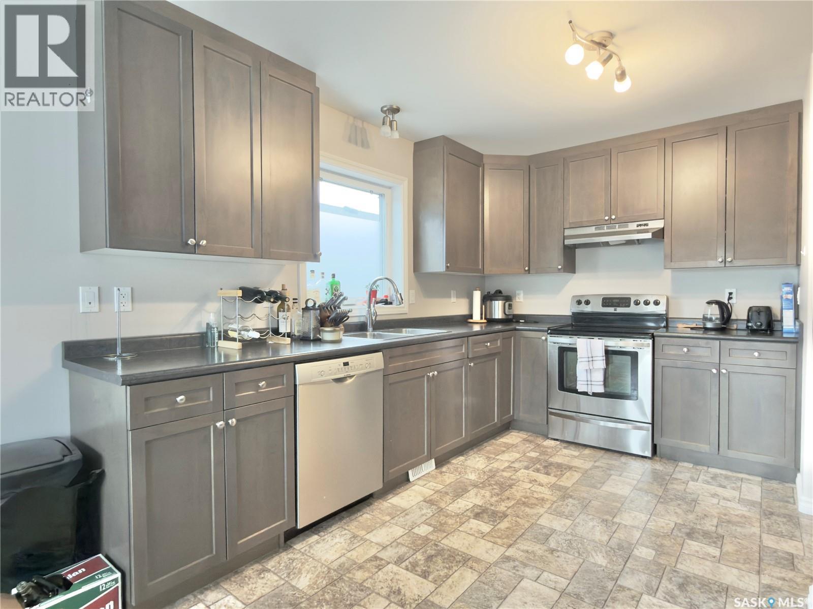 831 Korol Way, Saskatoon, SK - Indoor Photo Showing Kitchen With Stainless Steel Kitchen