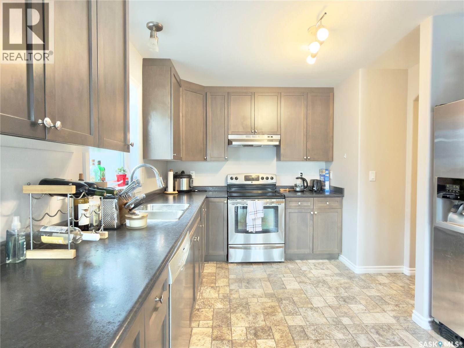 831 Korol Way, Saskatoon, SK - Indoor Photo Showing Kitchen With Stainless Steel Kitchen