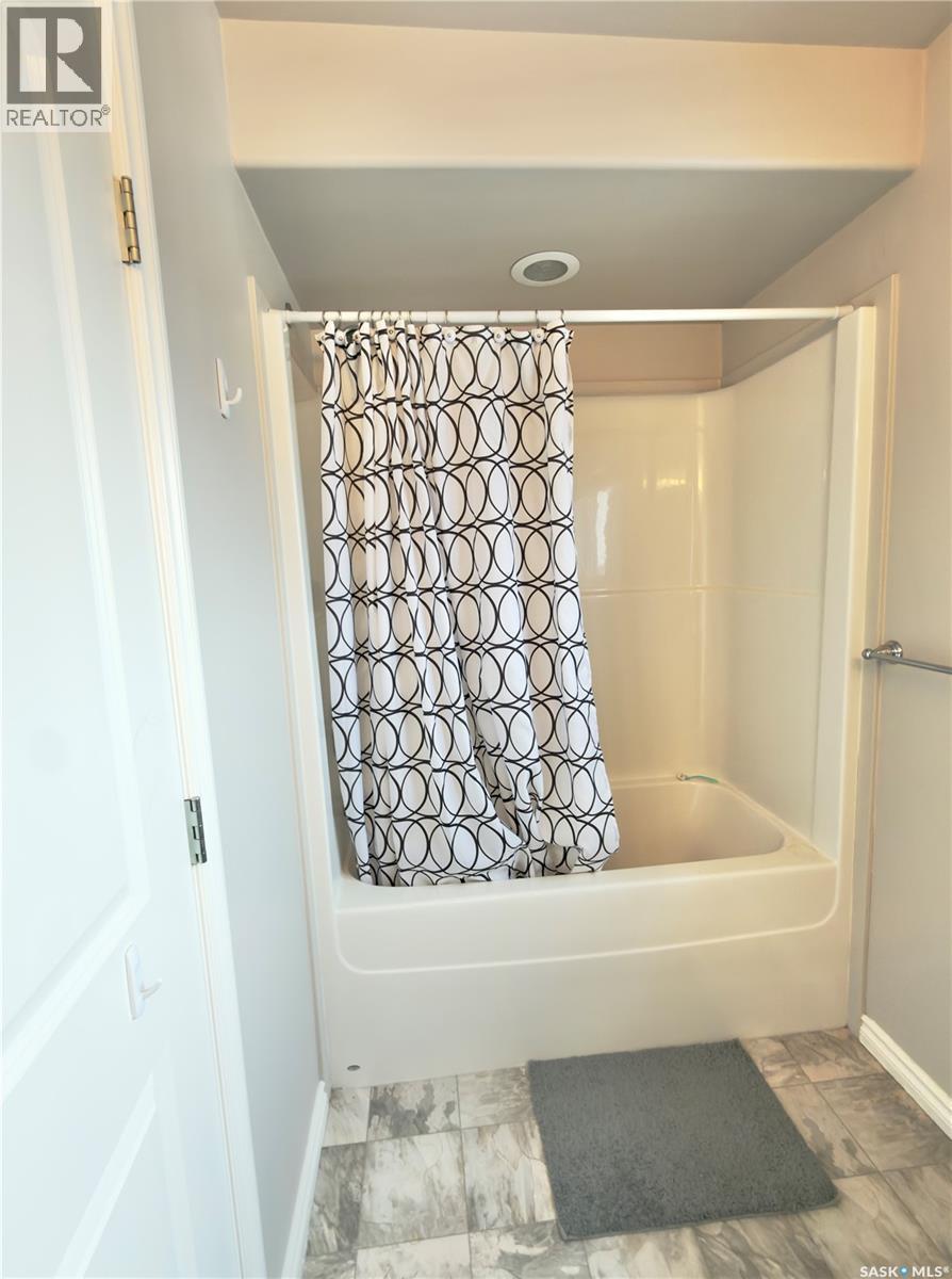 831 Korol Way, Saskatoon, SK - Indoor Photo Showing Bathroom