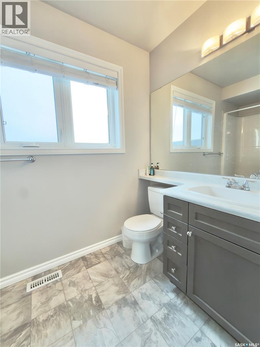 831 Korol Way, Saskatoon, SK - Indoor Photo Showing Bathroom