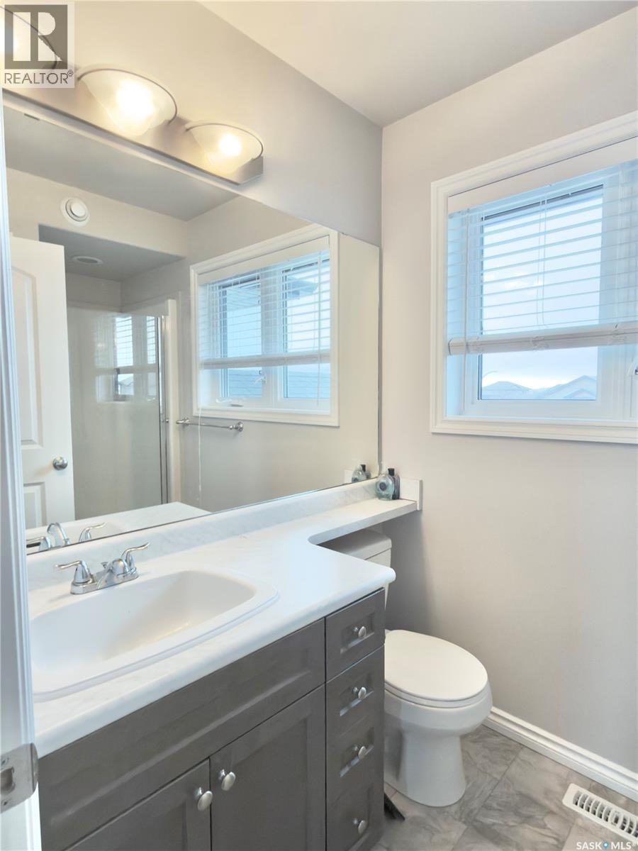 831 Korol Way, Saskatoon, SK - Indoor Photo Showing Bathroom