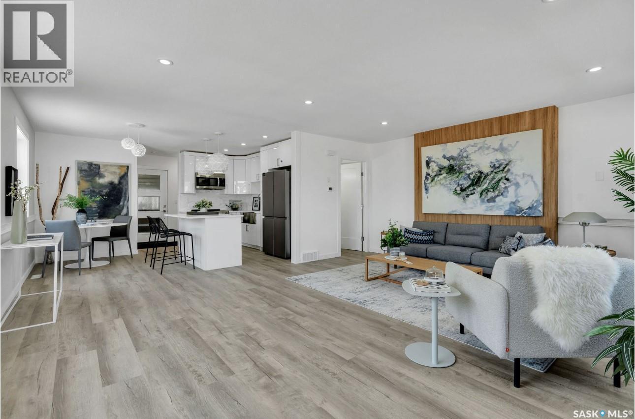 533 Sharma Crescent, Saskatoon, SK - Indoor Photo Showing Living Room
