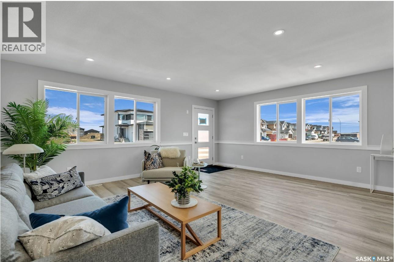 533 Sharma Crescent, Saskatoon, SK - Indoor Photo Showing Living Room