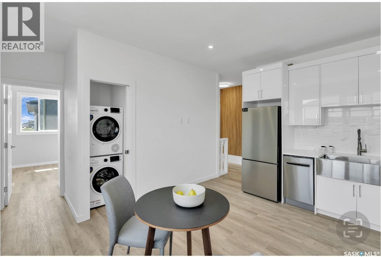 533 Sharma Crescent, Saskatoon, SK - Indoor Photo Showing Kitchen
