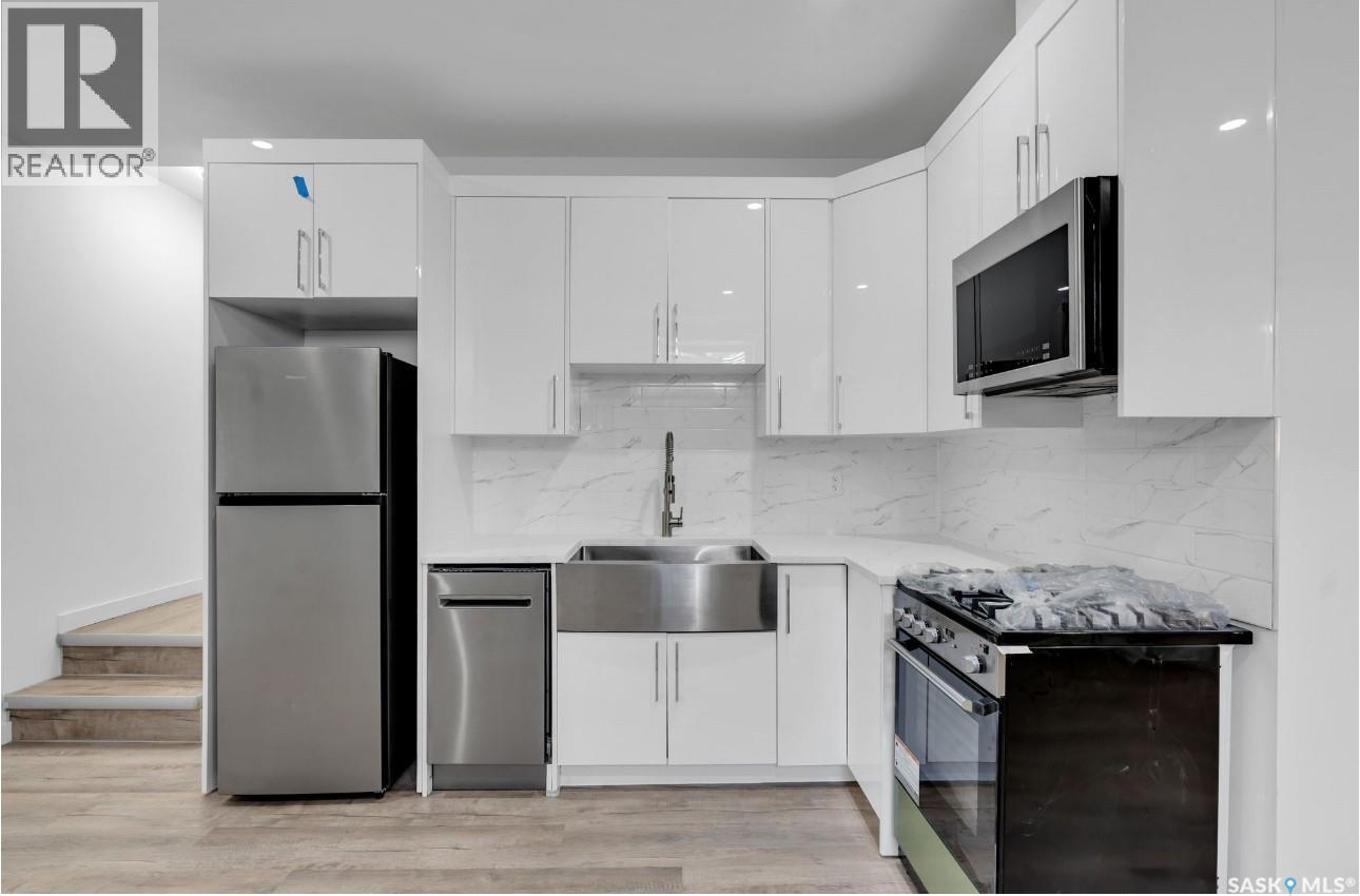 533 Sharma Crescent, Saskatoon, SK - Indoor Photo Showing Kitchen With Upgraded Kitchen