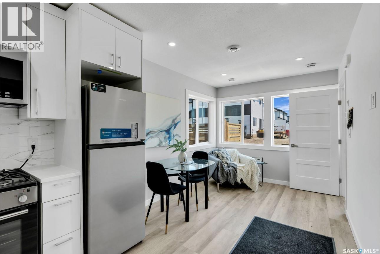 533 Sharma Crescent, Saskatoon, SK - Indoor Photo Showing Kitchen
