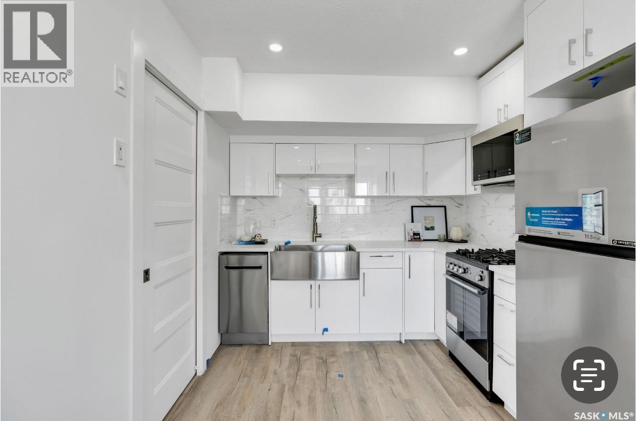 533 Sharma Crescent, Saskatoon, SK - Indoor Photo Showing Kitchen With Upgraded Kitchen