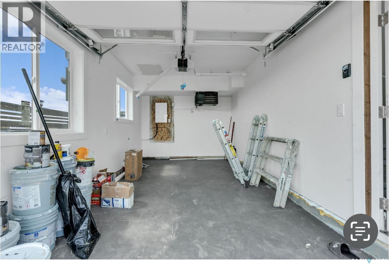 533 Sharma Crescent, Saskatoon, SK - Indoor Photo Showing Garage