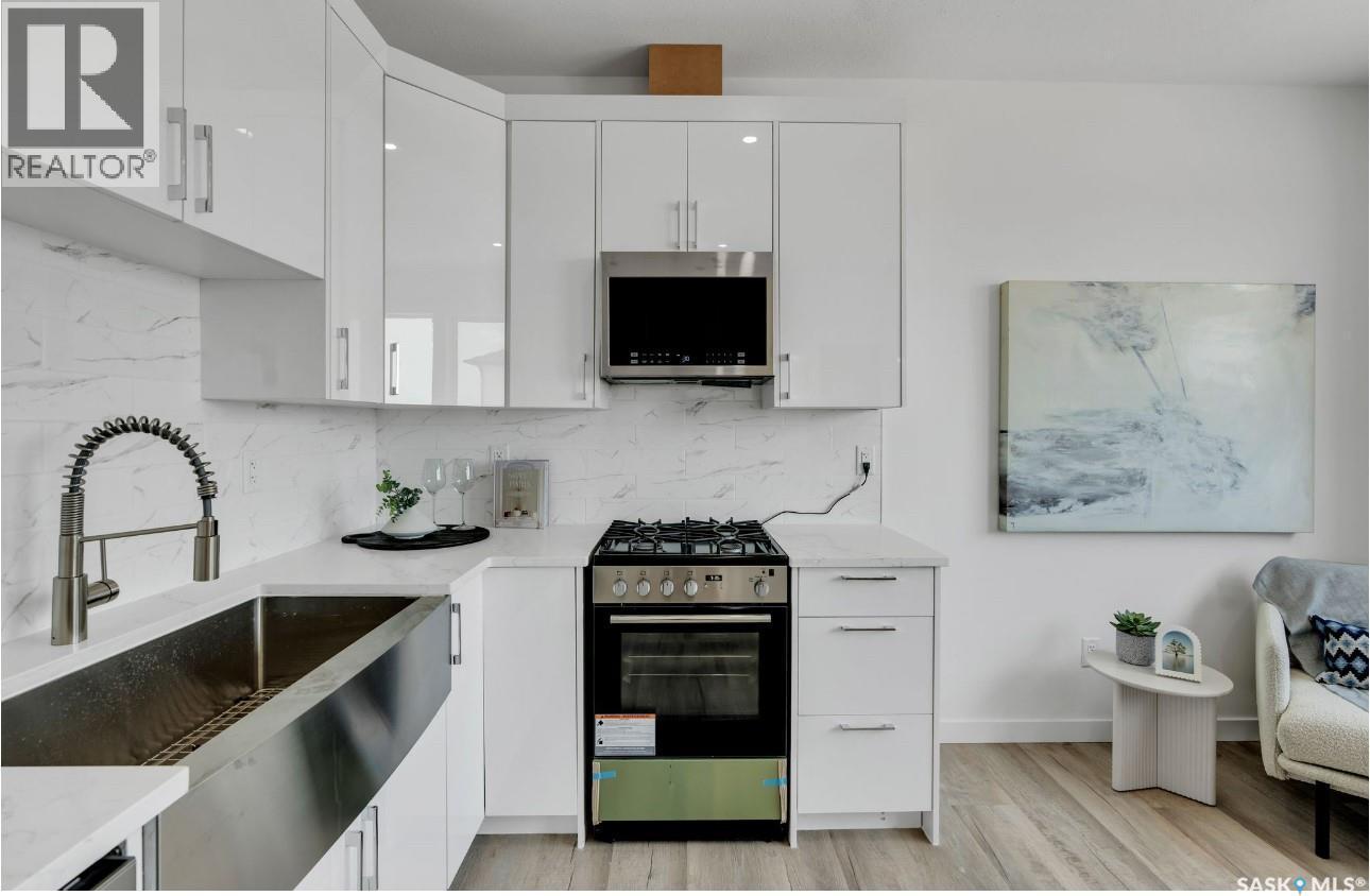 533 Sharma Crescent, Saskatoon, SK - Indoor Photo Showing Kitchen